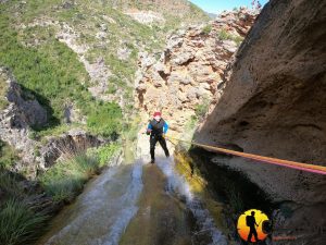 Rapel de la Doncella 60 metros de cascada con agua
